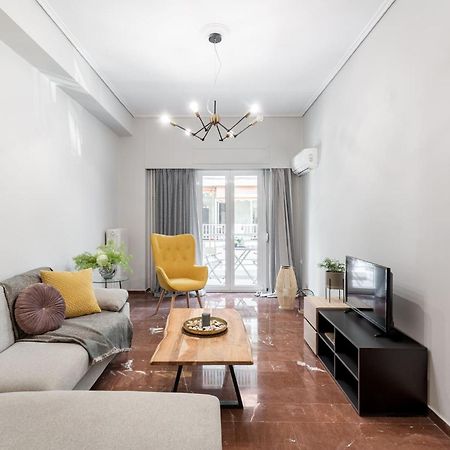 Explore History From A Chic Central Apartment Aten Exteriör bild
